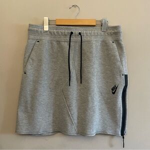 Nike Tech Fleece Grey Mini Skirt w Black Details – Size Large EUC